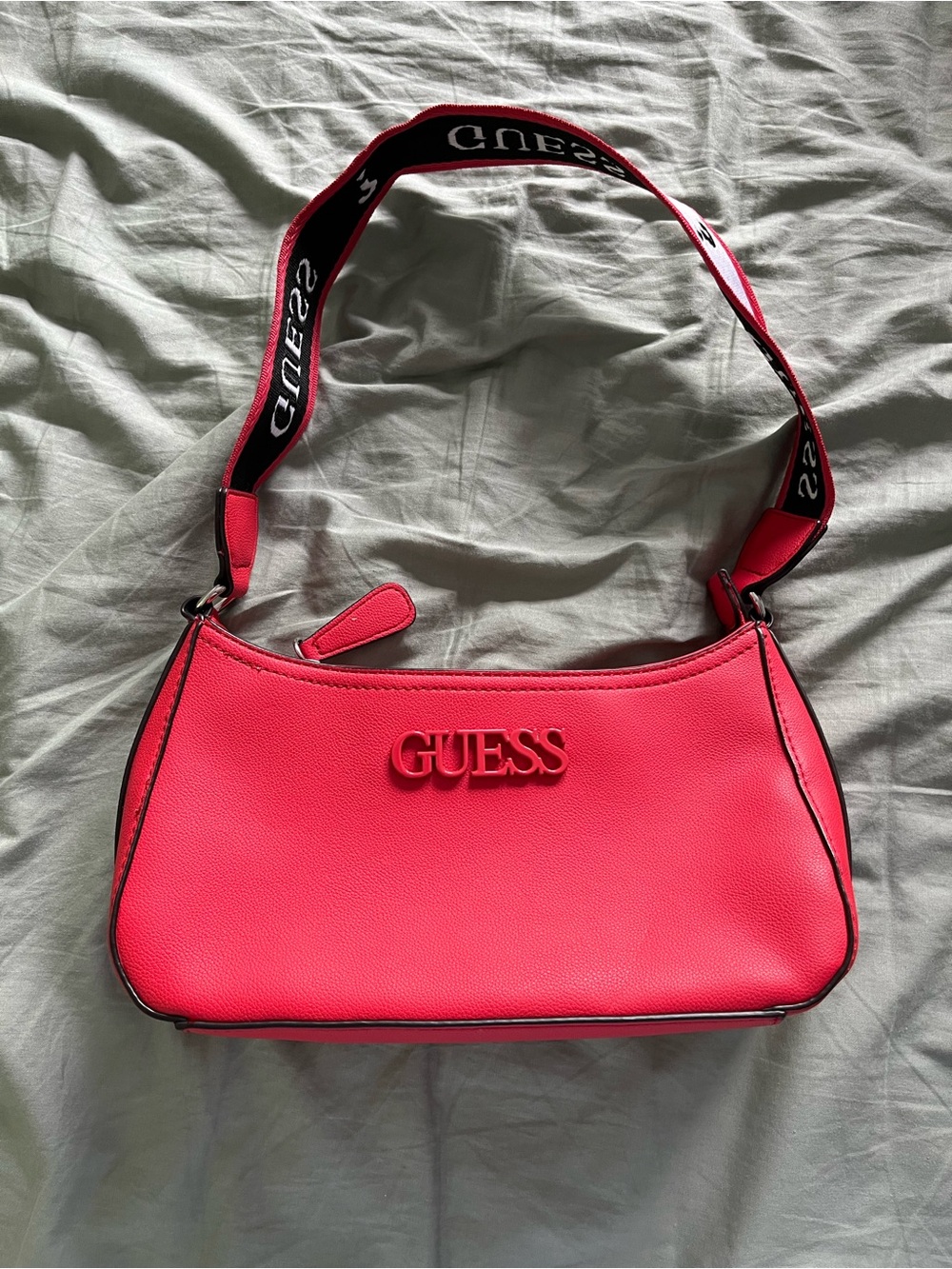 GUESS Red Logo-Accent Shoulder Bag
